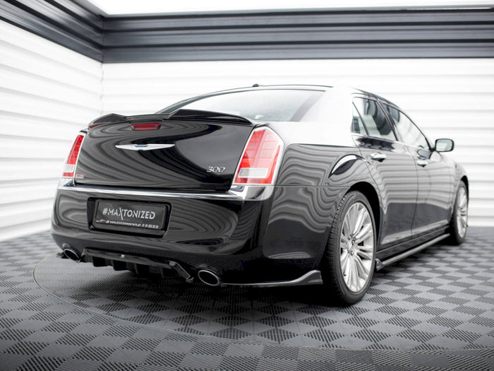 Chrysler 300 Mk2 Central Rear Splitter (Vertical Bars) - Maxton Design