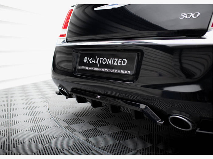 Chrysler 300 Mk2 Central Rear Splitter (Vertical Bars) - Maxton Design