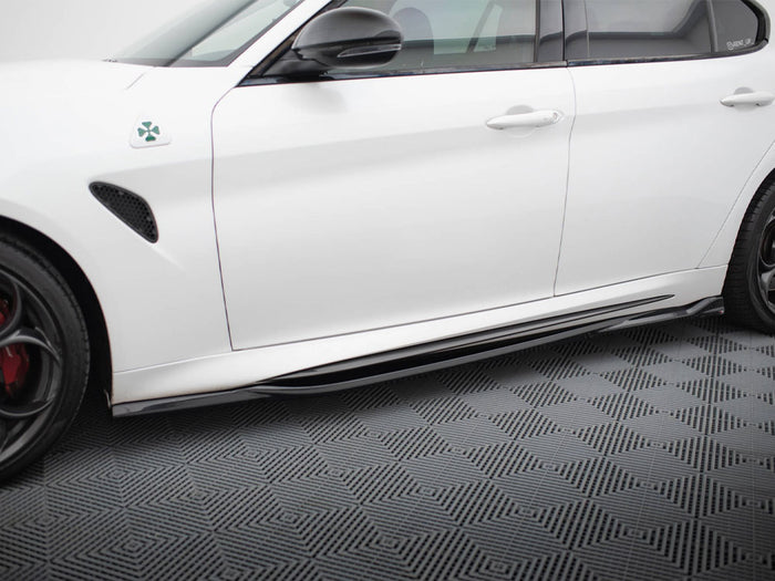 Side Skirts Diffusers Alfa Romeo Giulia Quadrifoglio - Maxton Design
