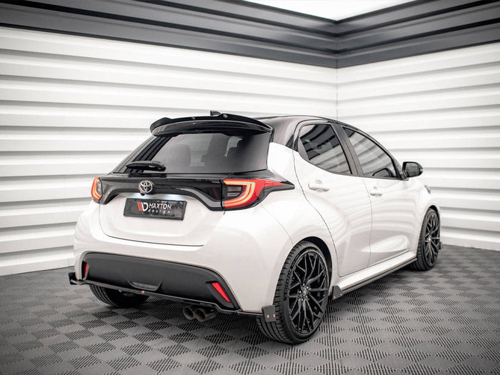 Maxton Design - CENTRAL REAR SPLITTER V.1 + FLAPS TOYOTA YARIS MK4