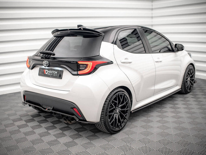 Maxton Design - CENTRAL REAR SPLITTER V.2 (VERTICAL BARS) TOYOTA YARIS MK4
