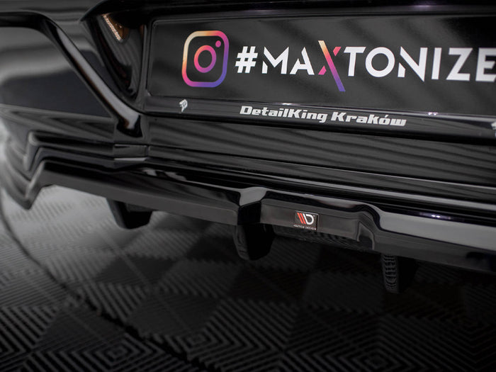 BMW 7 M-Pack G70 Central Rear Splitter (Vertical Bars) - Maxton Design