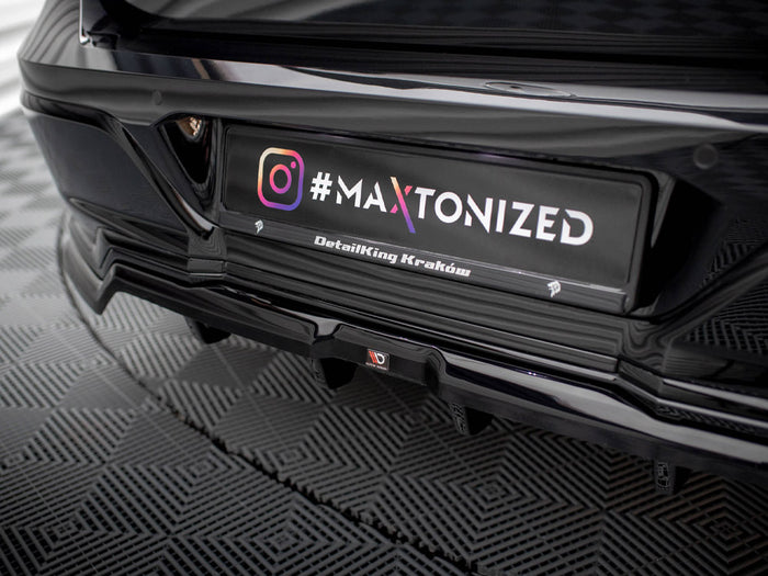 BMW 7 M-Pack G70 Central Rear Splitter (Vertical Bars) - Maxton Design