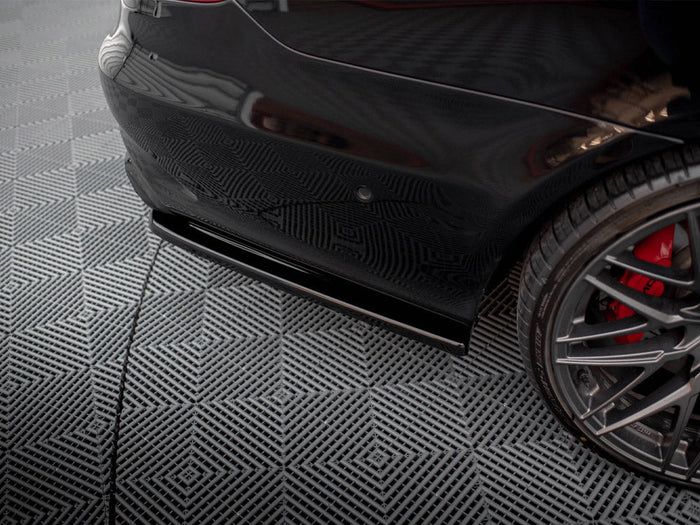 Maxton Design - CENTRAL REAR SPLITTER (VERTICAL BARS) MERCEDES-BENZ E63 AMG SEDAN W212 FACELIFT (2012-2014)