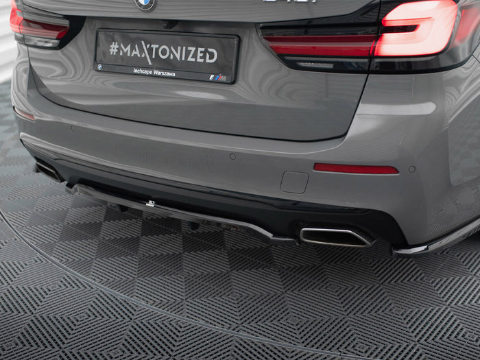 BMW 5 G30 / G31 Facelift Central Rear Splitter (Vertical Bars) - Maxton Design