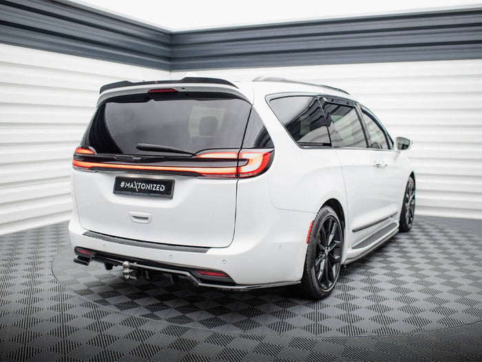 Chrysler Pacifica Mk2 Facelift Central Rear Splitter (Vertical Bars) - Maxton Design