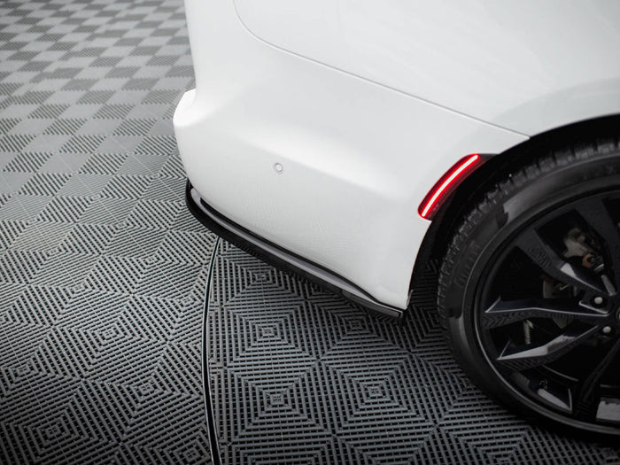 Chrysler Pacifica Mk2 Facelift Central Rear Splitter (Vertical Bars) - Maxton Design
