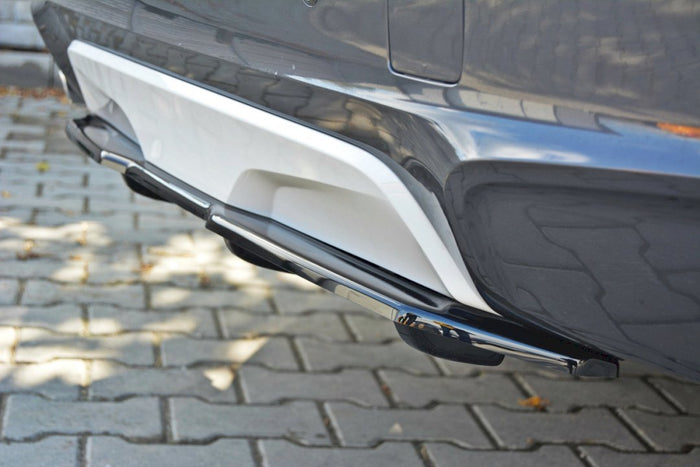 Maxton Design - CENTRAL REAR SPLITTER BMW X4 M-PACK (WITH A VERTICAL BAR)
