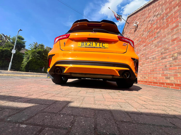 Rear Bumper Reflector Surround for MK4 / MK4.5 Focus | CEUK (Carbon Fibre Look OR Gloss Black)