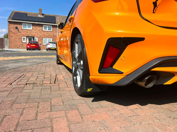 Rear Bumper Reflector Surround for MK4 / MK4.5 Focus | CEUK (Carbon Fibre Look OR Gloss Black)