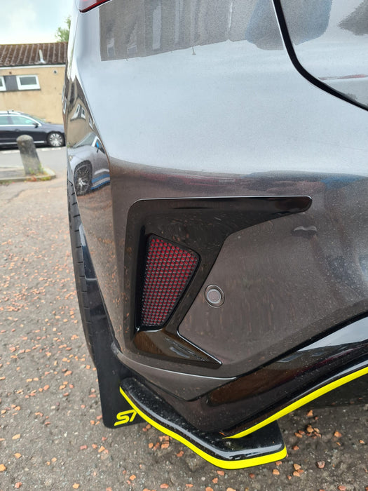 Rear Bumper Reflector Surround for MK4 / MK4.5 Focus | CEUK (Carbon Fibre Look OR Gloss Black)