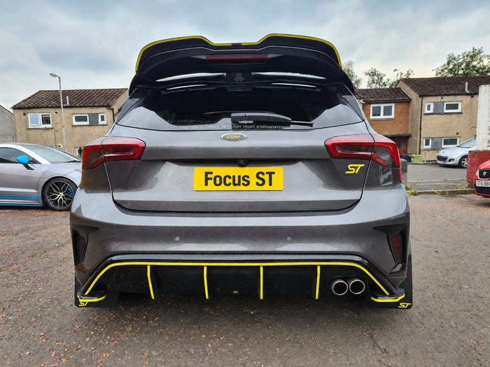 Rear Bumper Reflector Surround for MK4 / MK4.5 Focus | CEUK (Carbon Fibre Look OR Gloss Black)