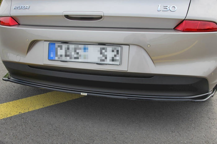 Maxton Design - Central Rear Splitter Hyundai I30 Mk3 Hatchback