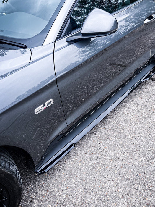 Triple R Composites - Ford Mustang 5.0L GT Facelift - Side Skirt Splitters